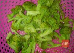 清炒西蓝花的做法图解1