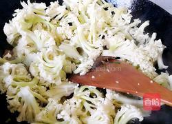 干锅腊肉花菜的做法图解4