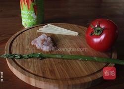 番茄芦笋虾仁面（宝宝辅食）的做法图解1