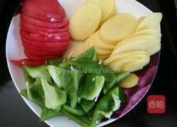 菜椒土豆片的做法图解1