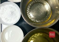 草莓蛋糕卷的做法图解1