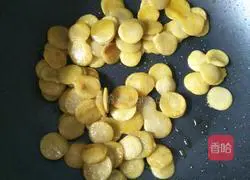 Illustration of how to stir-fry vegetables with bean cakes 4