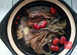 菜干排骨汤的做法图解2