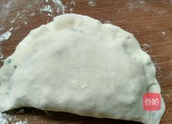 美味的韭菜盒子的做法图解2