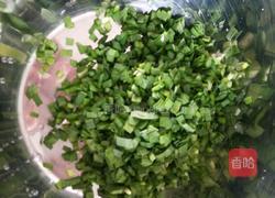 韭菜鸡蛋饼的做法图解1