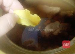 黑豆花生莲藕猪骨汤的做法图解4