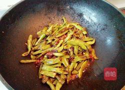干煸豆角的做法图解8