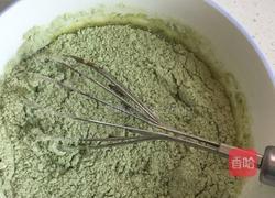 抹茶奶油蛋糕卷的做法图解3