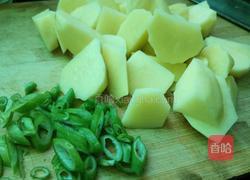 老屋私房菜 土豆炖芸豆的做法图解2