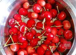 樱桃奶昔的做法图解1