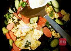 黄瓜火腿炒鸡蛋的做法图解7