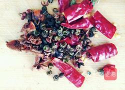 香菇肉沫炒凉粉的做法图解1