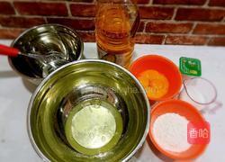 酸奶戚风蛋糕的做法图解1