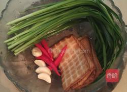 韭菜香干的做法图解1