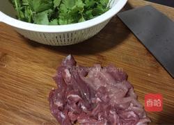 香菜瘦肉粥的做法图解3