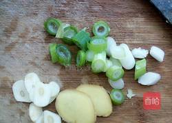 素菜干豆腐炖白菜片的做法图解1