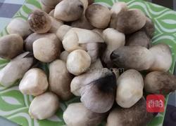 草菇牛肉的做法图解1