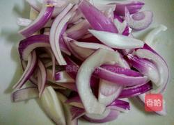 洋葱炒肥肠的做法图解2
