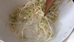 胡萝卜丝炒豆芽的做法图解8