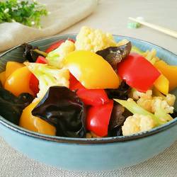 彩椒木耳烧花菜的做法[图]