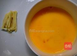 韭菜花炒鸡蛋的做法图解2