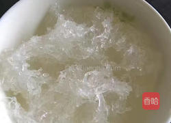 银耳桃胶红枣燕窝的做法图解2