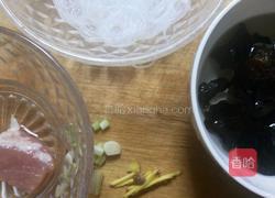 木耳粉丝汤的做法图解1