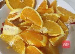 鲜榨橙汁的做法图解2