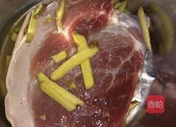 回锅猪后腿肉的做法图解1
