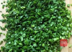 韭菜猪肉大馅饼的做法图解1