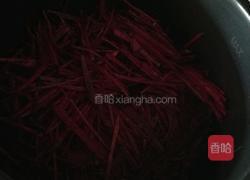 肉丝甜菜头拌面的做法图解2