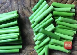 五花肉炒蒜苔的做法图解3