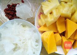 菠萝南瓜银耳汤的做法图解1