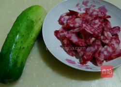 腊肠炒青瓜的做法图解2