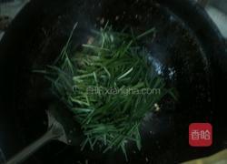 豆腐炒韭菜的做法图解4