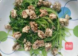 琥珀核桃豌豆苗的做法图解3