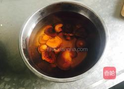 香菇焖鸡腿的做法图解2