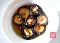 香菇老母鸡汤的做法图解1