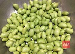 丝瓜炒毛豆的做法图解1