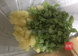 腊肉土豆豇豆饭的做法图解3