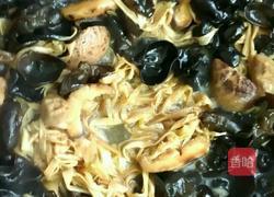 黄花菜炒木耳香菇瘦肉片的做法图解8