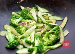 西蓝花炒黄瓜的做法图解8