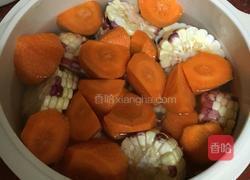 香玉米萝卜排骨汤的做法图解3