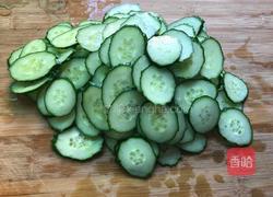 香肠炒青瓜的做法图解2