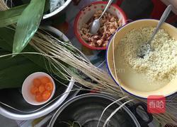 蛋黄肉粽的做法图解4