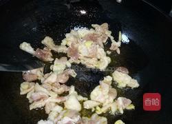 韭菜苗炒肉片的做法图解3