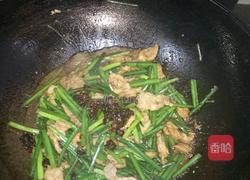 韭菜苗炒肉片的做法图解5