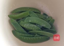 凉拌荷兰豆的做法图解1