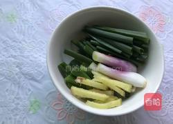 青椒炒猪肝的做法图解1