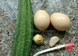 鸡蛋炒丝瓜的做法图解1